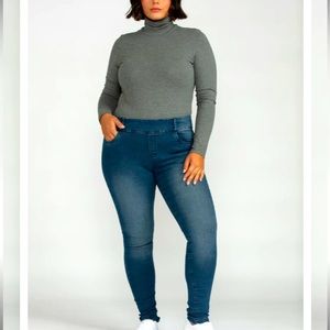 New BLUBERRY DENIM PULL-ON SLIM LEG MEDIUM WASH size 10
